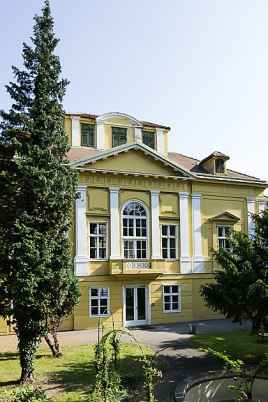 Lauder Business School Лаудер Бизнес Скул